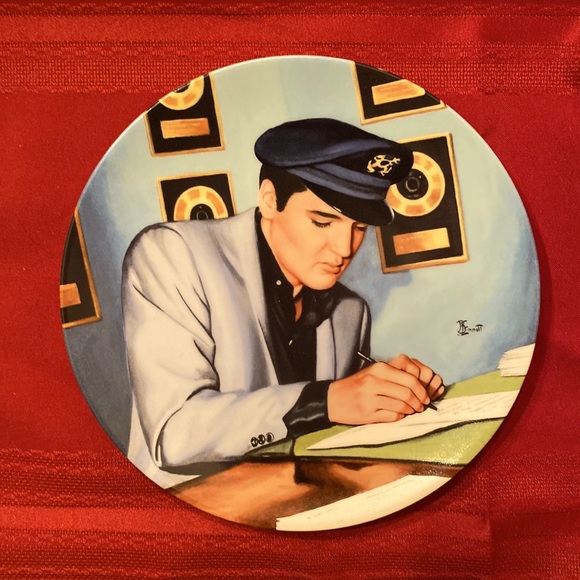 Elvis Presley: Looking at a Legend Delphi Collector Plate - 8 1/2” - Picture 1 of 7